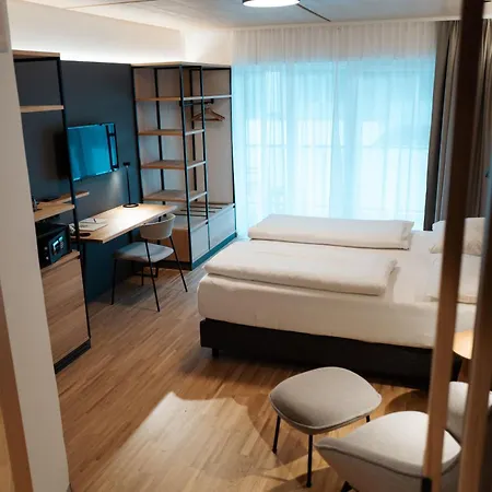 Hotel Educare 4*
