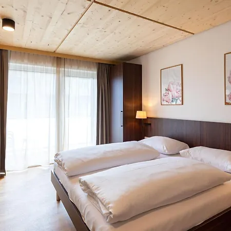 Hotel Educare 4*