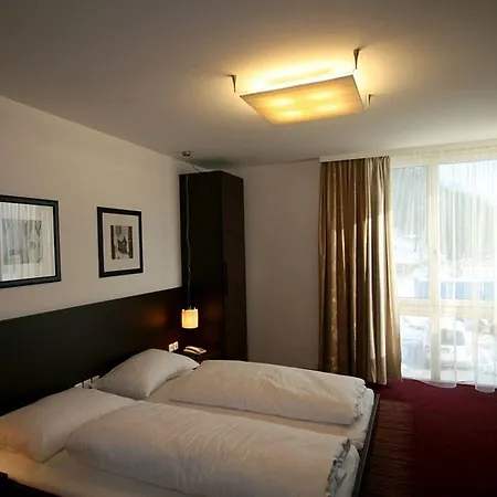 Hotel Educare Treffen